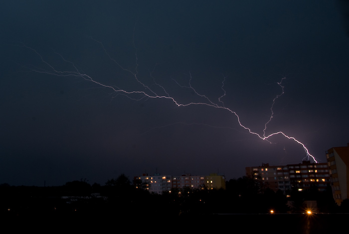 bleskovka z čtvrteční bouřky 2
