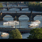 Parníky pod pražskými mosty