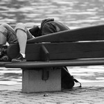 Májový den na pražském nábřeží