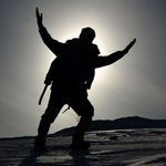 t i e ň o h r a - K slnku naklonený