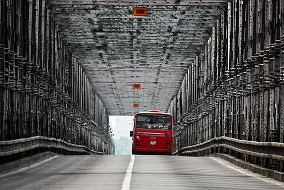 ...50-ka na Starom moste v Bratislave