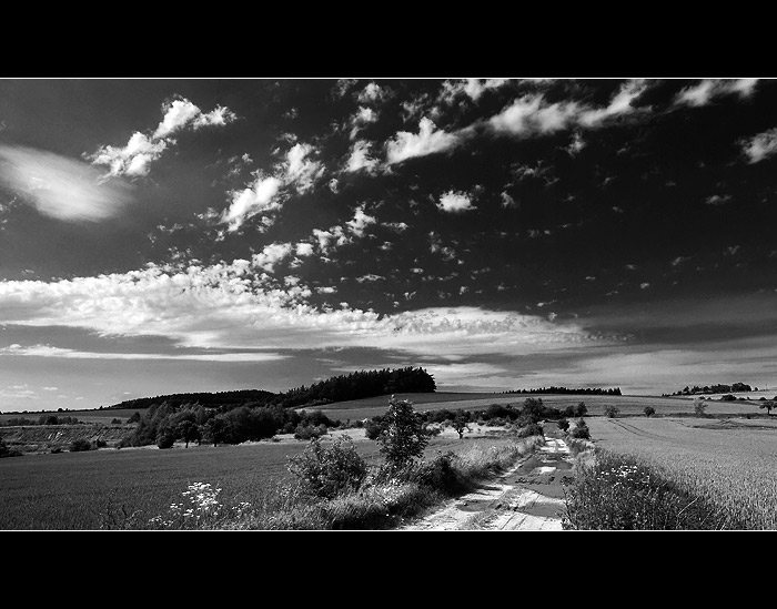 ... o frontě přicházející ...