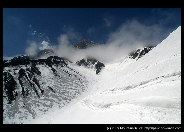 Vulkán Korjakskij (3456 m)soptí za námi