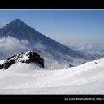 Při sjezdu z jedné sopky k tomu kouří druhá