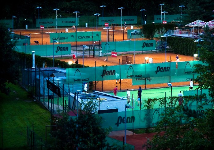 Večerní tennis