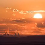 Západ slunce nad jadernou elektrárnou