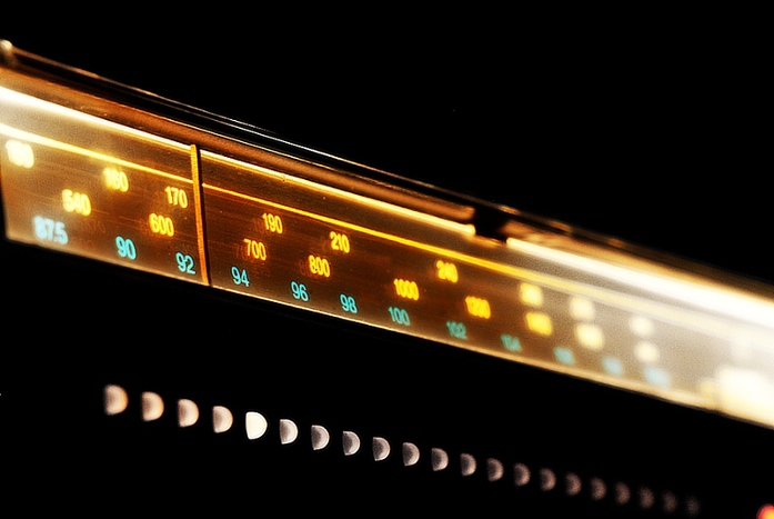 90.7 FM