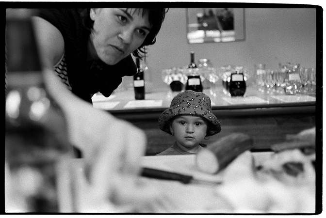 Copak se to na tom stole děje?...