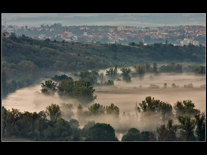 **město nad řekou Ohře**