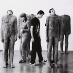 ve výkladní skříň francouzského butiku.