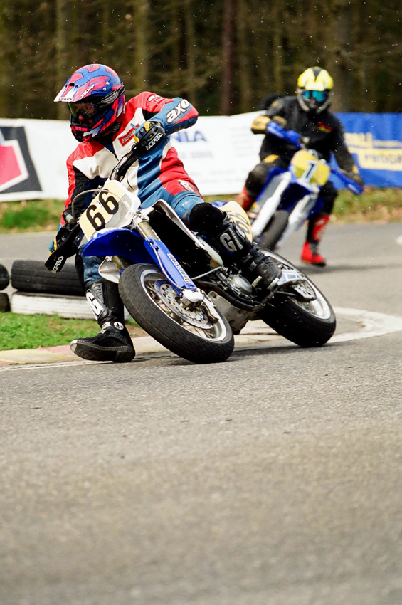 Motard-jen tak