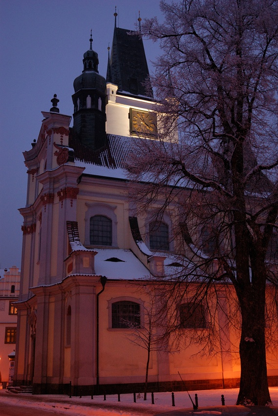 večerní kostel