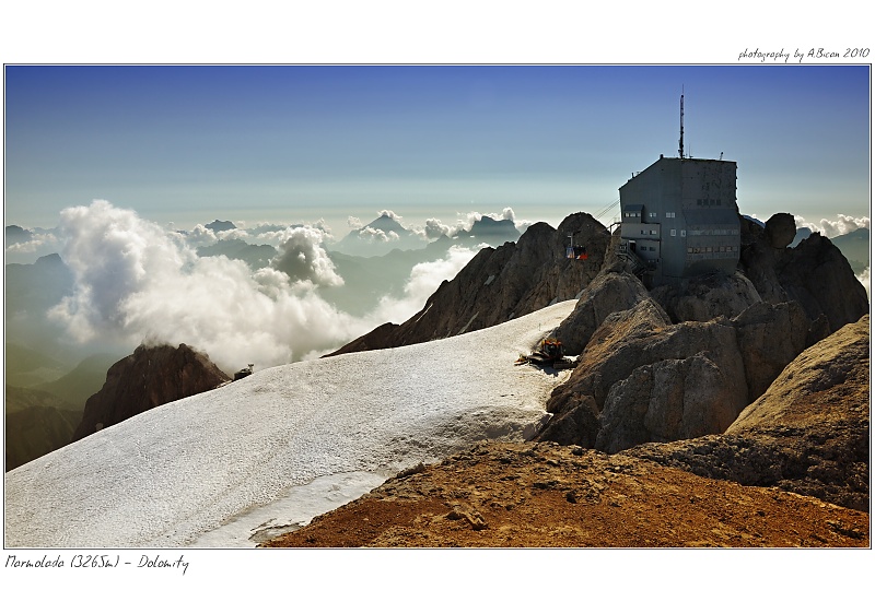 ... Marmolada (3265m) - Horní stanice lanovky ...