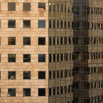 Co se děje za zrcadlem?