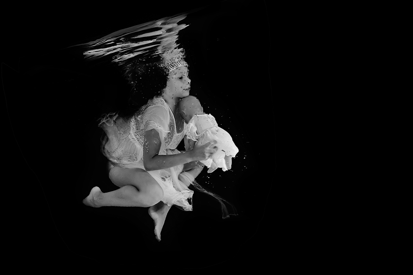 děvčátko s panenkou