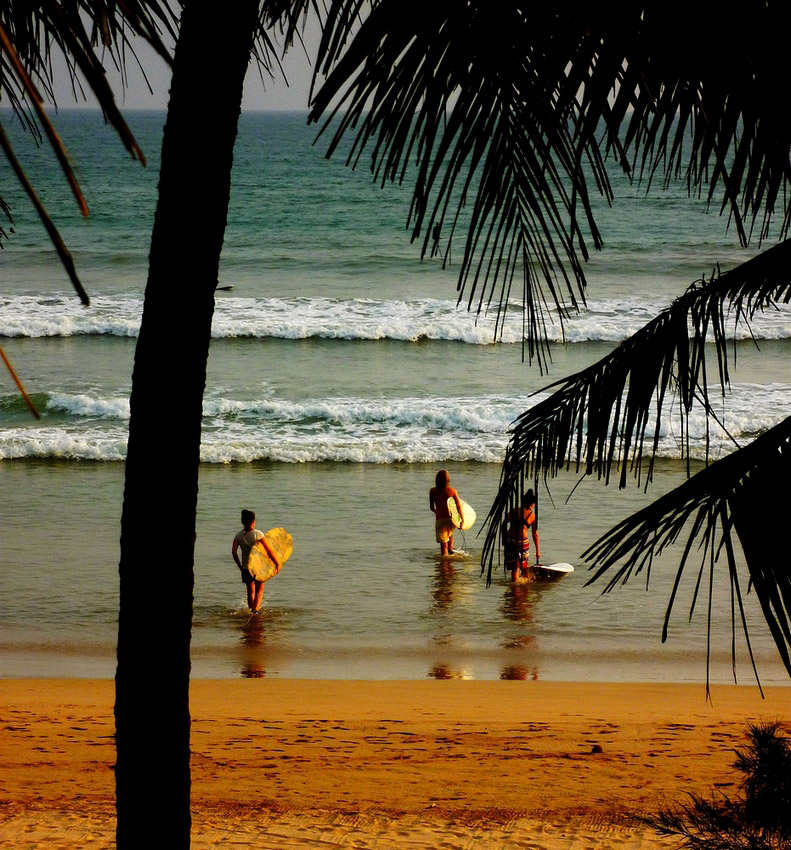 C'mon girls.. Let's go surf