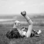 Lenošení v trávě