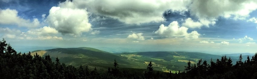 Jedna panorama ze sobotního výšlapu na Sněžku