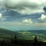 Jedna panorama ze sobotního výšlapu na Sněžku