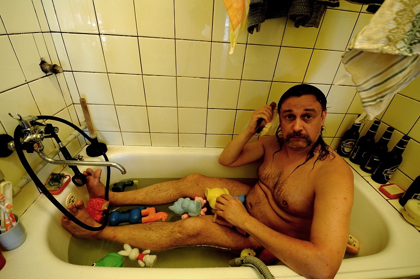 Tož krásný synek ve vaně