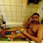 Tož krásný synek ve vaně