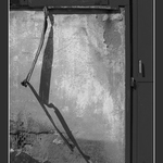 Zatíší s vybledlým srdcem a urvaným plechem