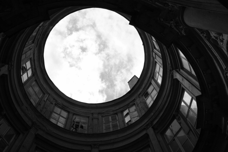 Úplněk za bílého dne