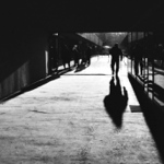 Když městem stíny kráčí....