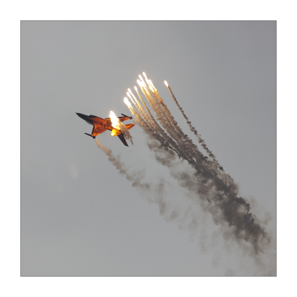 F 16