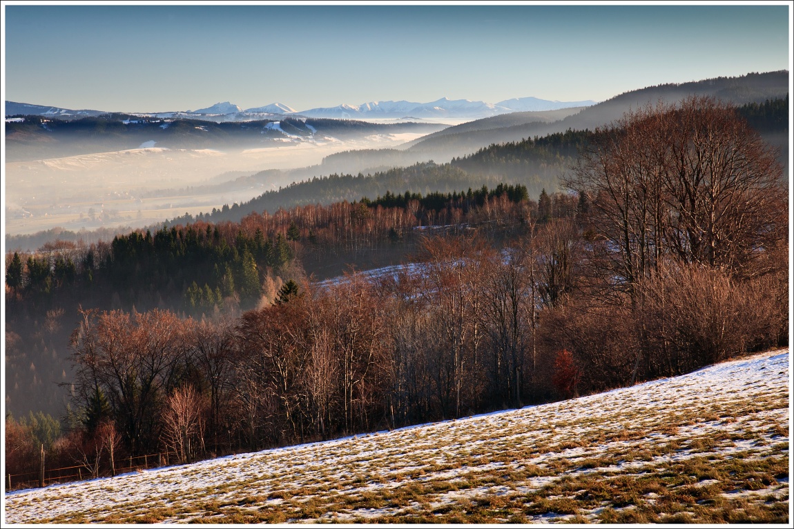 Beskydy, v pozadí Malá Fatra
