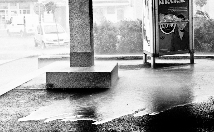 Útočište pod chabým  prístreškom