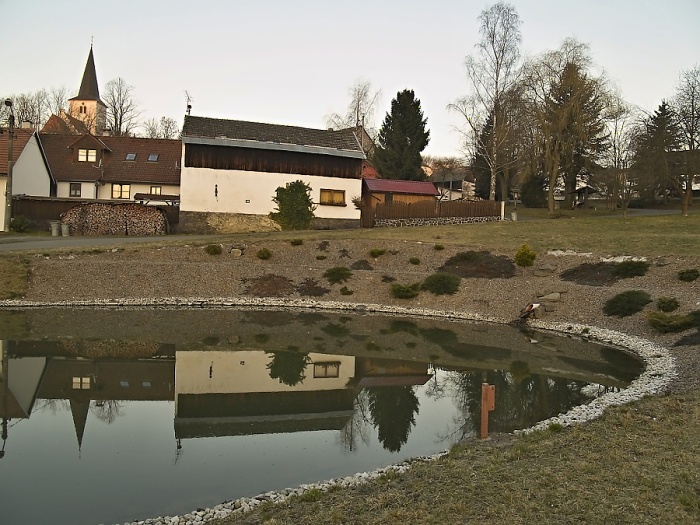 Březnové jitro na návsi