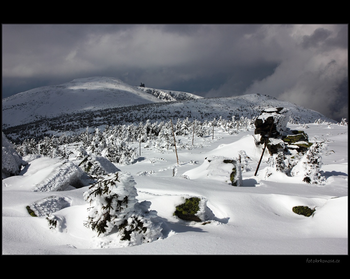 jarní krajina před bouří