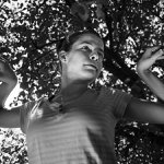 v zahradě se Kikina cítí jako ryba ve vodě