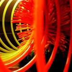 jezata housenka v tunelu