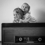 Hučíš ako rádio!