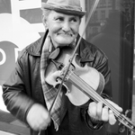 ..fidlal na Václaváku..