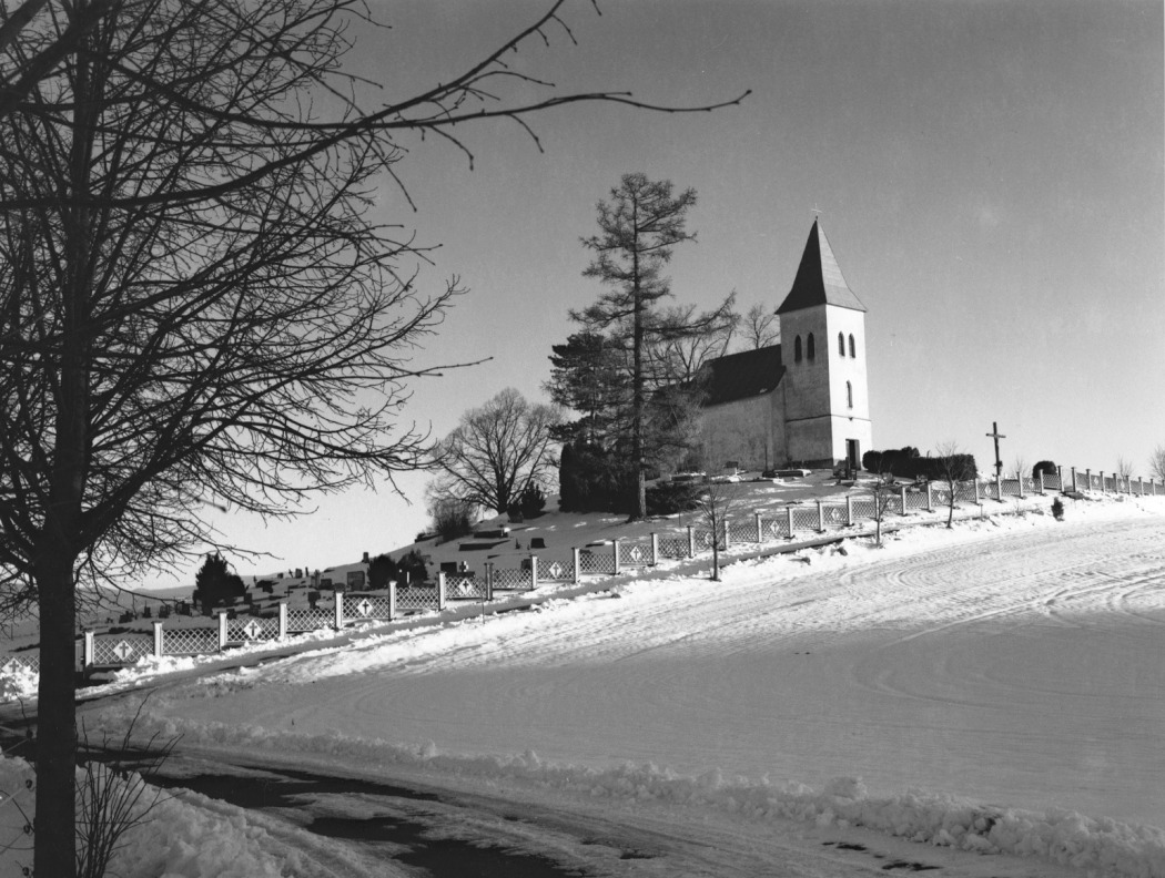 Románsky kostolík nad Abramovou