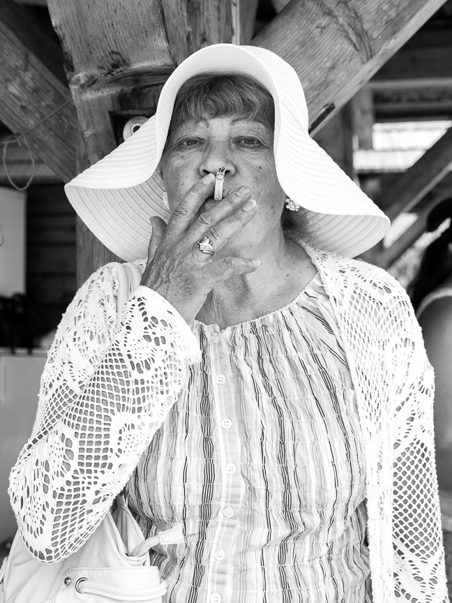 momentka s cigaretkou