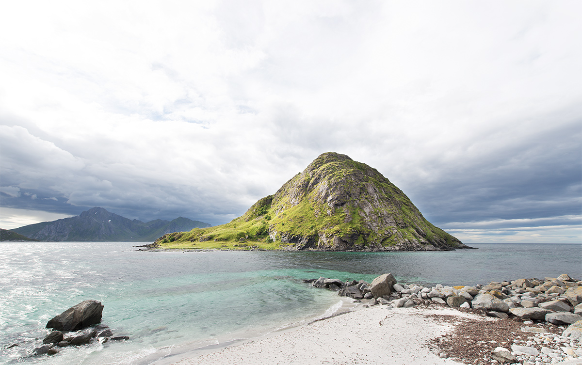 ..popri Haukland beach, Lofoty..