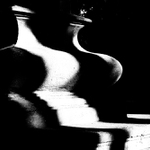 Dvě korpulentní dámy v družném hovoru na lavičce lázeňského parku - MoML 9. září 2015