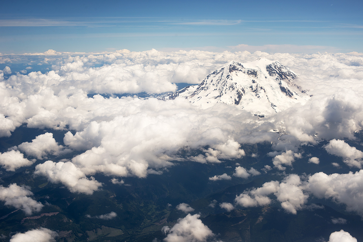 ..Národní park Mt. Rainier, tentokráte z výšky 36 000 stop:)..