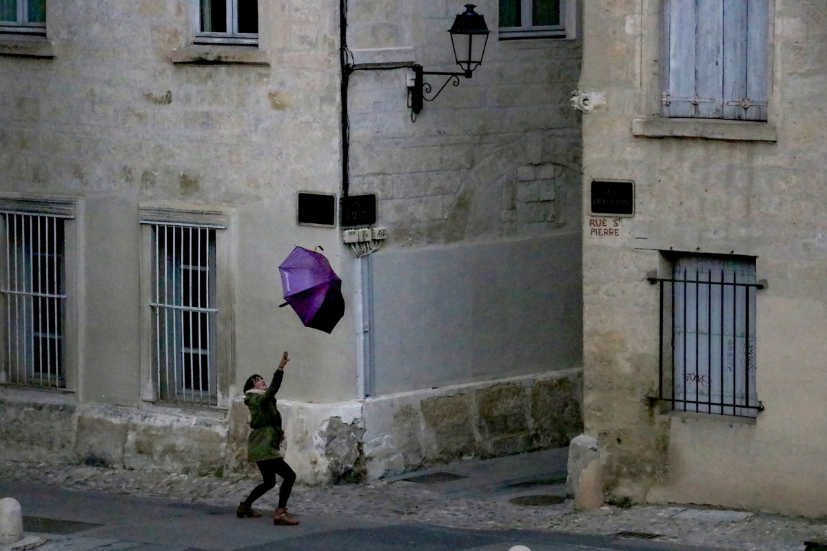 Když vítr fouká, všechno lítá