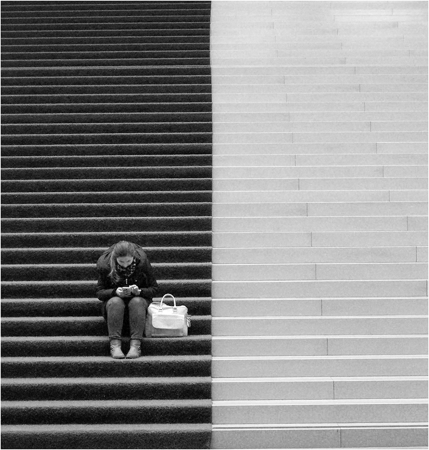 její polovina světa