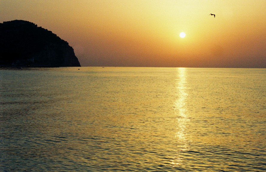 Letní svítání u moře