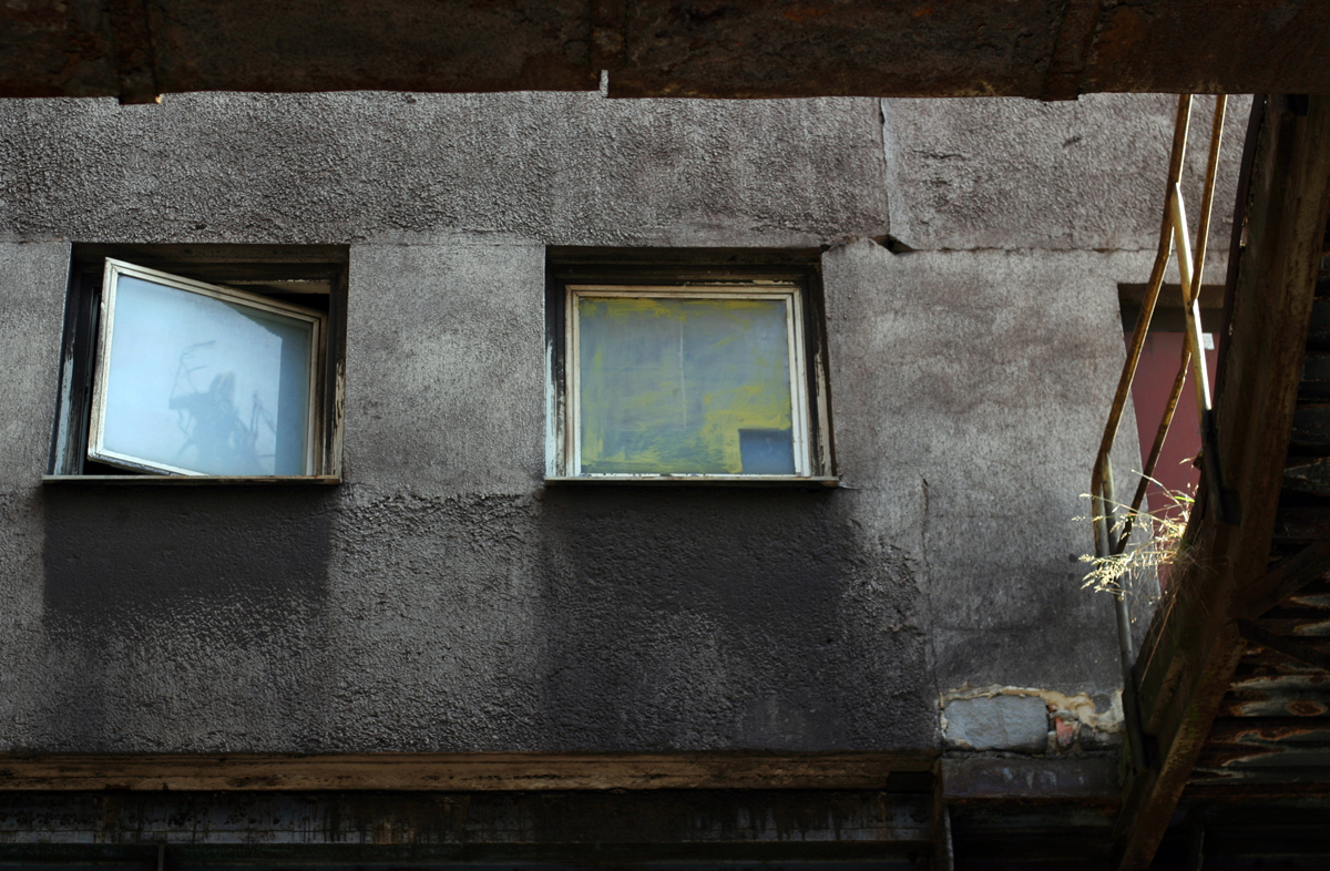 někdo nezavřel okno