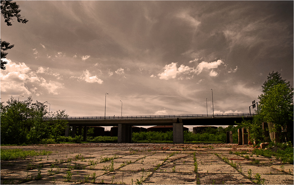 ZONA 2-03  -Tam za dálnicí