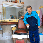 Hrdý majitel salónu