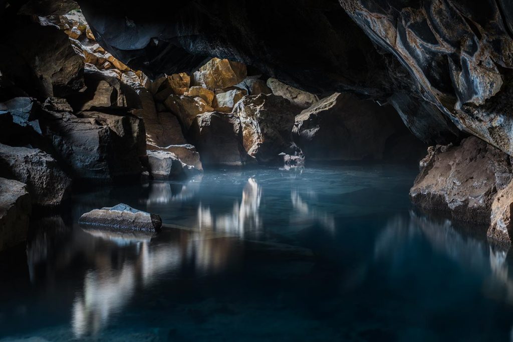 ..Nejslavnější jeskyně z Game of Thrones..