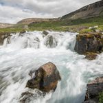 ..nemůžu si pomoct, ale mě se tahle fotka nějak zvláštně líbí. I když to není nic extra, a je to asi nejzapomenutější z islandských vodopádů. tak snad se bude líbit i vám. hezkou neděli..